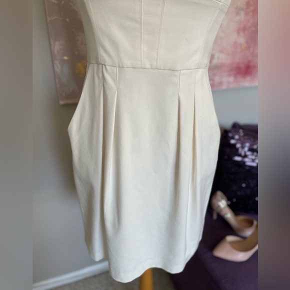 BCBG white strapless dress with pockets and structure NWT size 12 - Picture 4 of 13